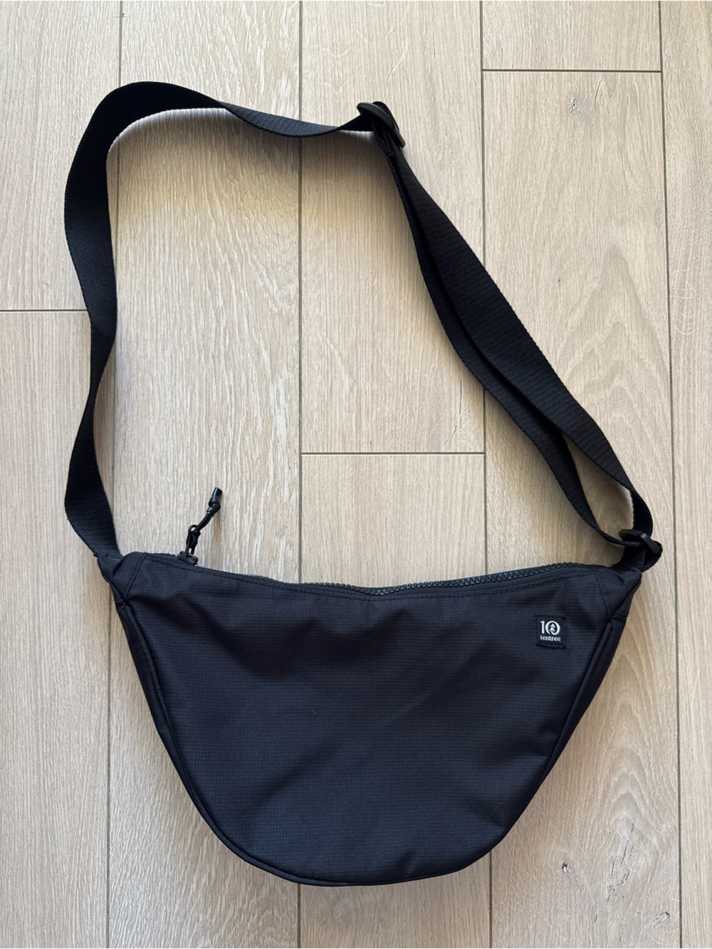 Tentree Beatty Moon Bag in Meteorite Black